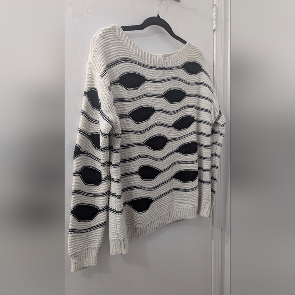 Via Vitale Black and White Wave Pattern Sweater Made In Italy G - Picture 2 of 4